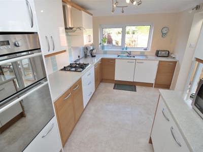    Spacious   Double   Rooms avail- NG9 ,   Beeston Main Photo