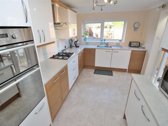    Spacious   Double   Rooms avail- NG9 ,   Beeston Main Photo