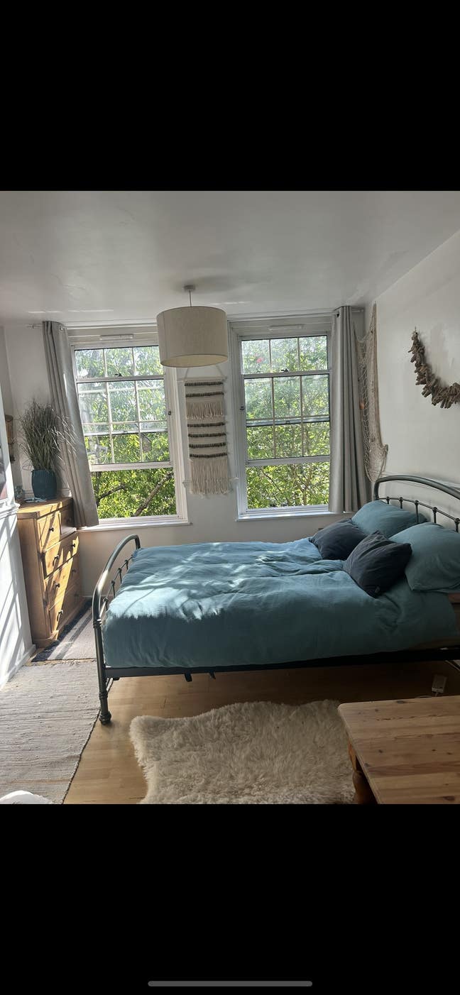 Sunny quiet room  Main Photo