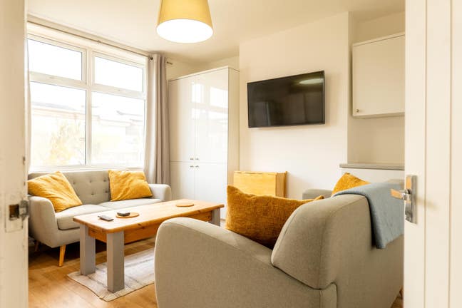 Double Loft  Room in Renovated Professional House Main Photo