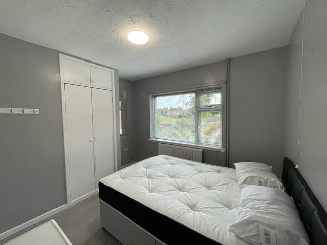 Double size bedroom in quiet location  Main Photo