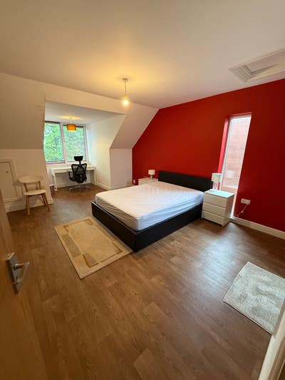 Spacious Ensuite (top floor) in central Grimsby Main Photo