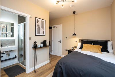 Double Ensuite Room with Comfort, Engineered In! Main Photo