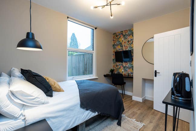 Double Ensuite Room with Comfort, Engineered In! Main Photo