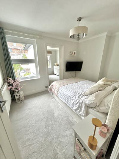 Double Room to rent with private small room off it Main Photo