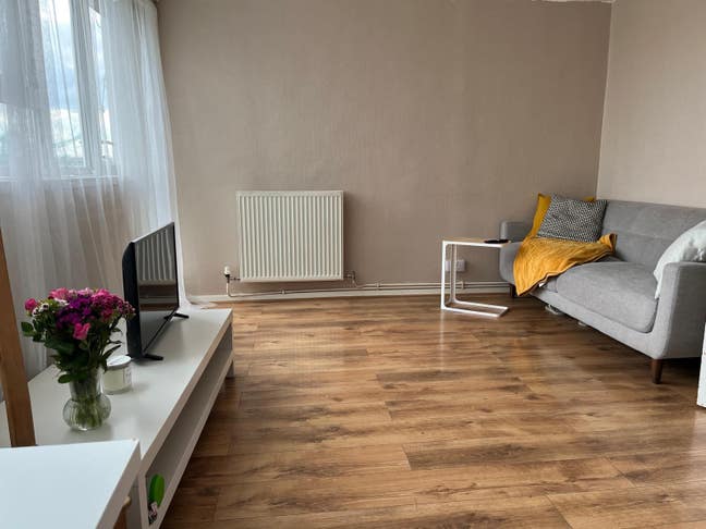 Spacious room in Queen's Park/Kilburn in 2 bed fla Main Photo