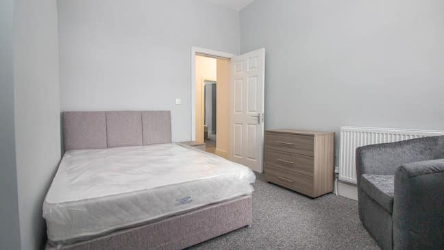 1 Double En Suite Double Room Available in L9! Main Photo