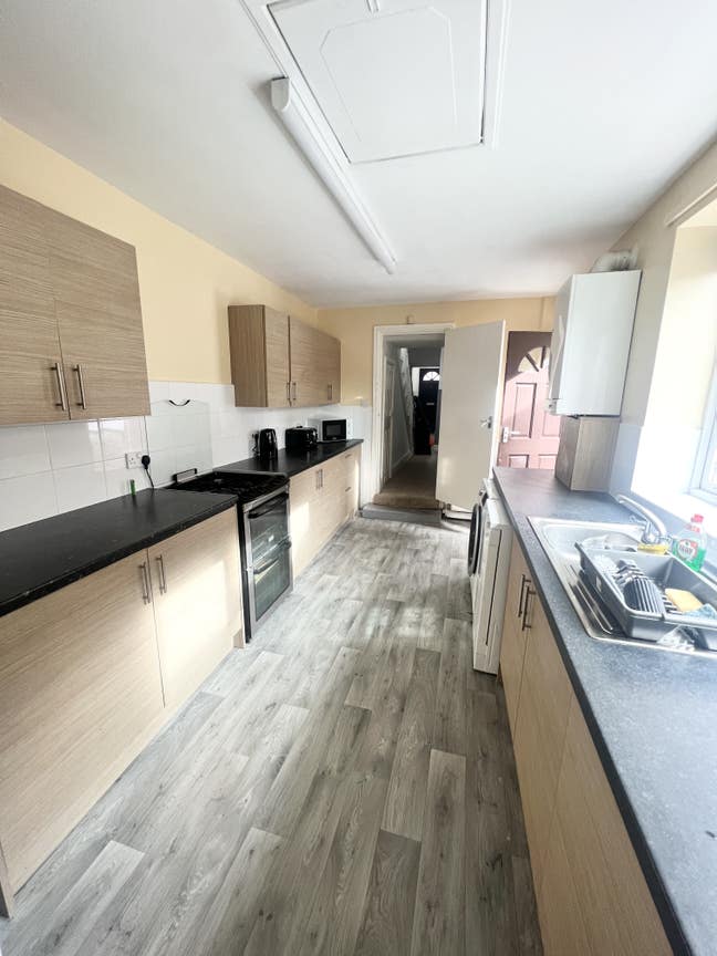 Spacious Double Rooms Available – Sunderland Main Photo