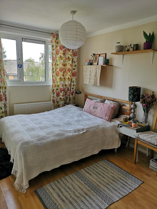 Large bright double room  Main Photo