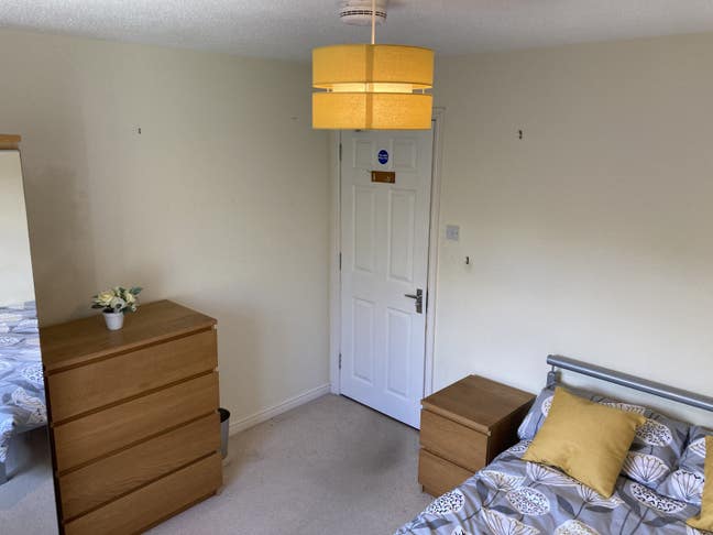 Double Bedroom in Detached House Main Photo
