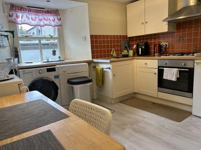 Beulah Serviced En-suite double bedroom  Main Photo