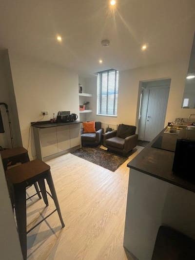 Modern 3-Bedroom, 3-Bathroom HMO Main Photo
