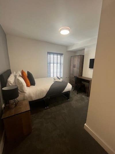 Modern 3-Bedroom, 3-Bathroom HMO Main Photo