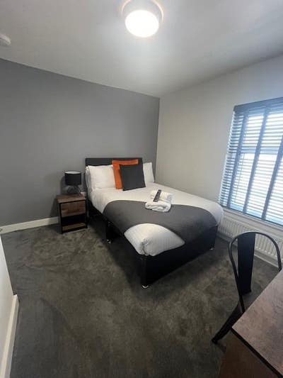 Modern 3-Bedroom, 3-Bathroom HMO Main Photo
