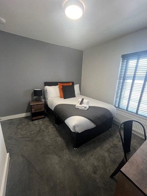 Modern 3-Bedroom, 3-Bathroom HMO Main Photo