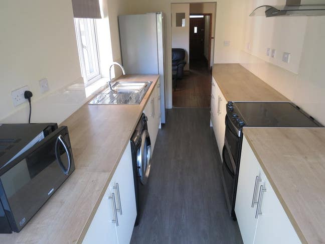 1 Room Available in This 4 Bed Student Property  Main Photo