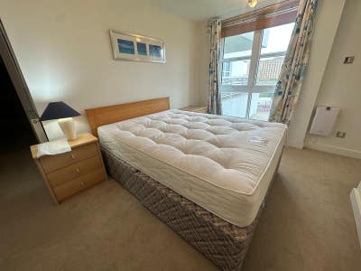 3 Fantastic Rooms in Prestigious Riverside         Main Photo