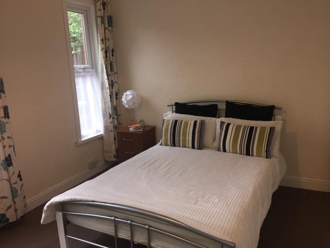 5 Bed House Share - 27 Albert Grove *Bills inc*  Main Photo