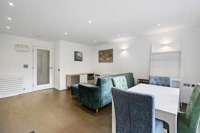 Immaculate One Bedroom Flat Main Photo