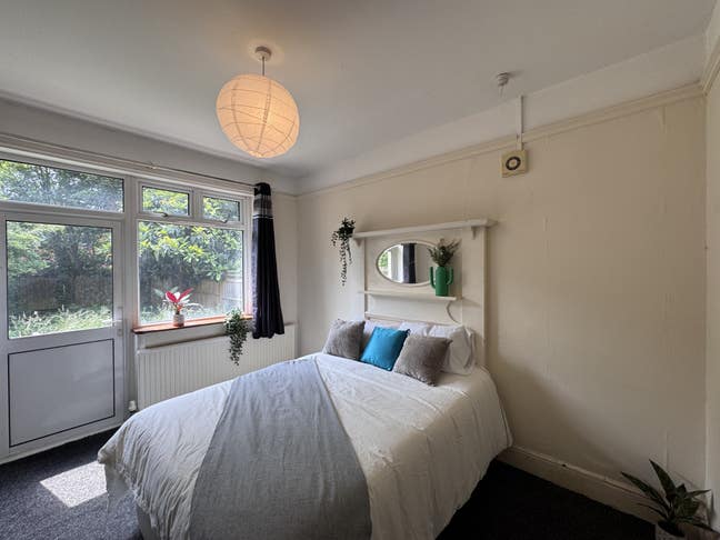 ** All Bills inc Double Room, Kings Road, NW10 ** Main Photo
