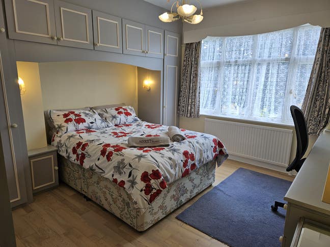 Spacious double room in Hampton  Main Photo