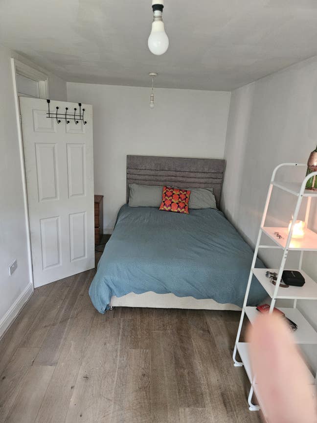 1 bed rooms available bills Included Quiet area Main Photo