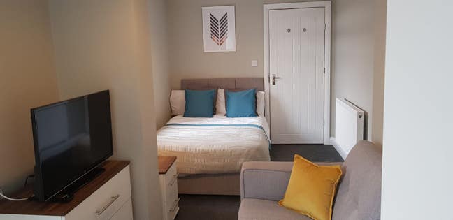 Cozy 4 bedroom house Main Photo