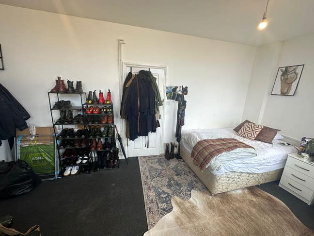 Large double room - City Centre - Bill INC  Main Photo