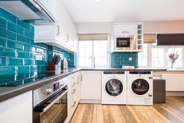 Stylish Double Rooms | All Bills Included  Main Photo