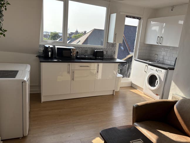 Beautiful, Sunny Flat in Central Southsea.  Main Photo