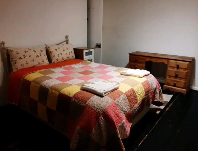 Double Room in a 3Bed Flat(Priv Fridge) Furnished Main Photo