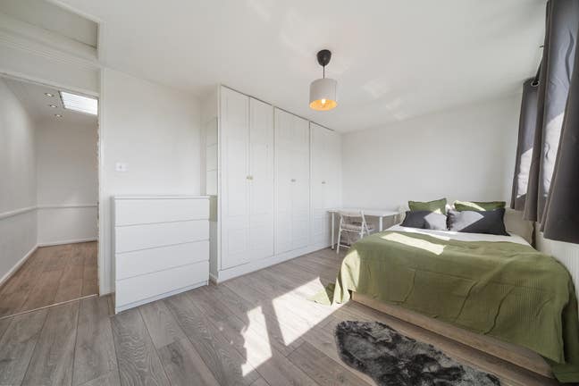 XL WFH Room + Built-in-Wardrobes Main Photo