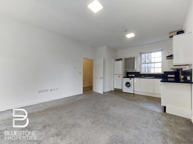 2 Bed/2Bath Flat W/Balcony - Croydon CR0 Main Photo