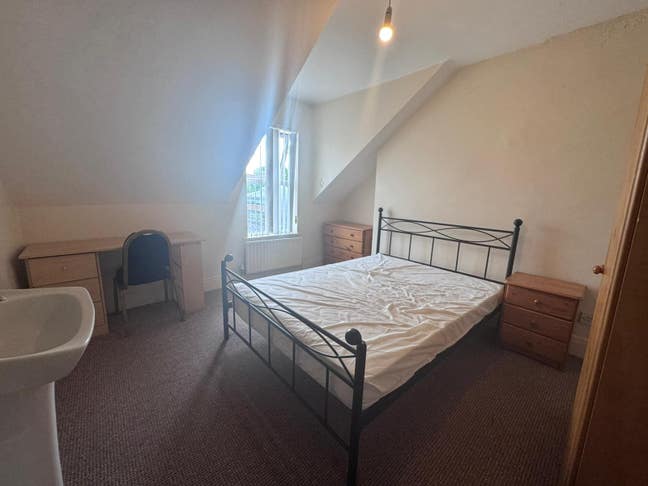 2 Spacious Double Bedrooms for let Main Photo