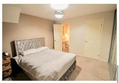 En-Suite room available in the heart of Burnham Sl Main Photo