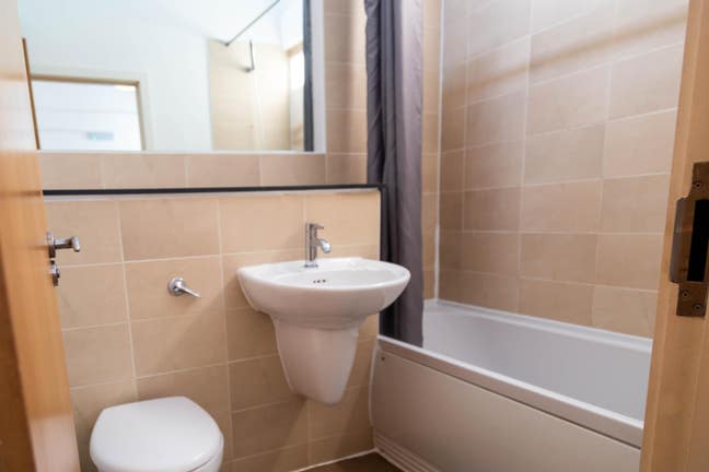  Professional 4 Bed in Gated Community Main Photo