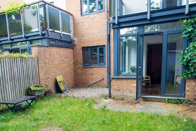  Professional 4 Bed in Gated Community Main Photo
