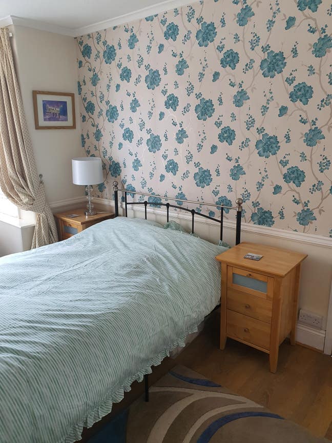 Furnished Double Room. WiFi and utilities included Main Photo
