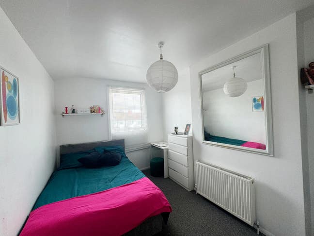 Large Newly Refurbished En-suite Double Bedroom! Main Photo