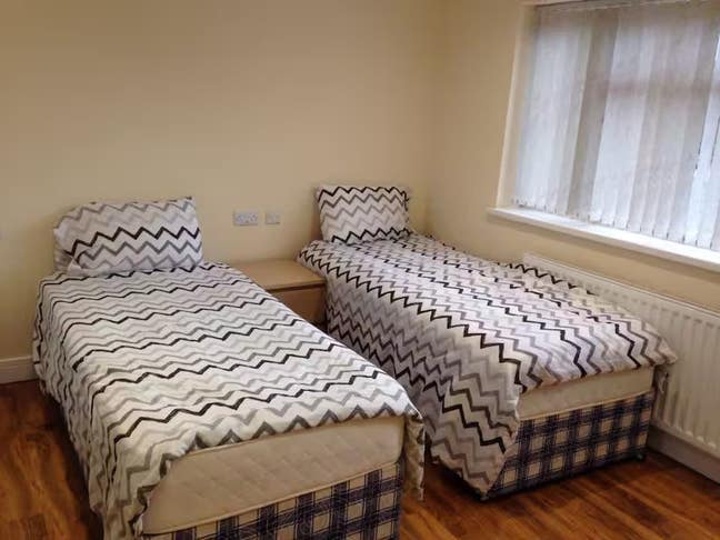 Spacious Furnished Ensuite Room Main Photo