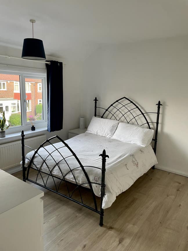 A lovely furnished double room in Sale Main Photo