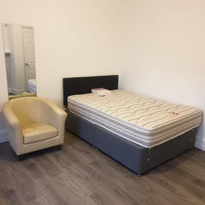 Spacious Bedsitting Room with Built in Kitchen  Main Photo