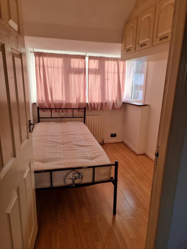 Furnished Single Room Main Photo