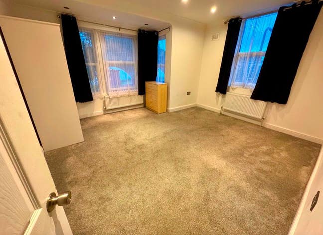 5 Superb Rooms - 5min to Station - 2min to Shops Main Photo