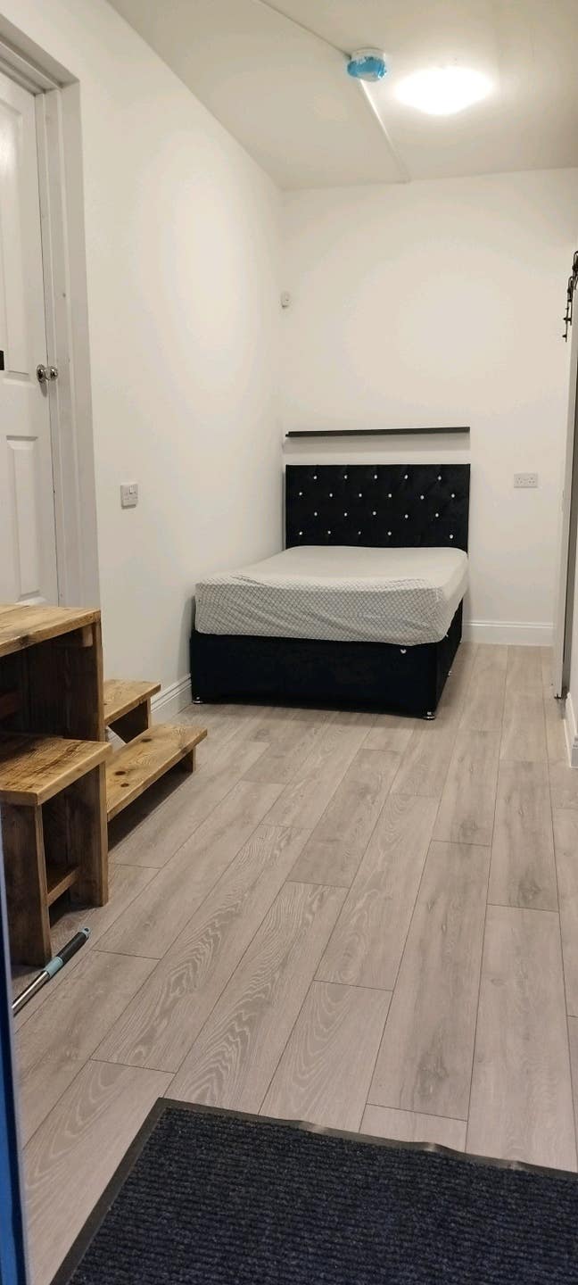 (G) Top spec rooms  some ENSUITE/studios Main Photo