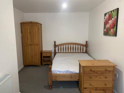 Large room in great location Main Photo