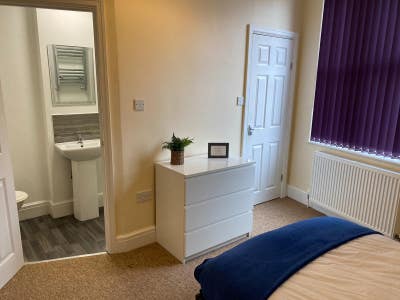 En Suite 🛏 Near Stockport Station 🚉 Main Photo