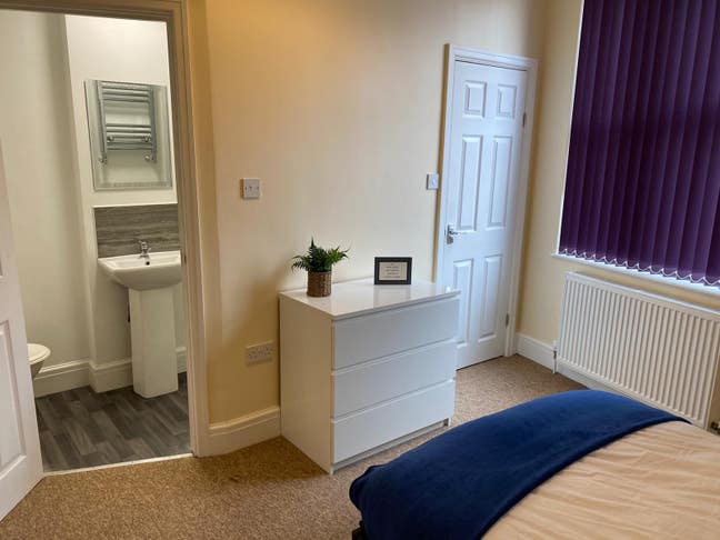 En Suite 🛏 Near Stockport Station 🚉 Main Photo