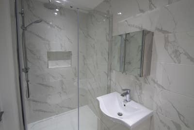 Large En Suite in a Semi-Detached House w/ Garden Main Photo