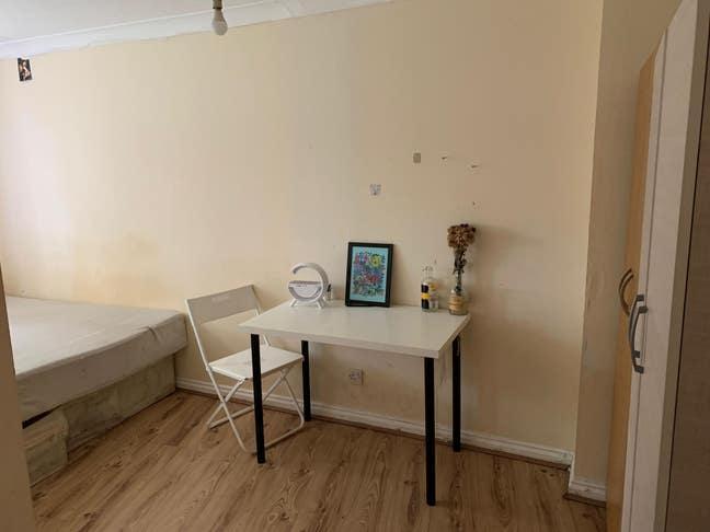 Single Room 5' Walk to Neasden Station Main Photo